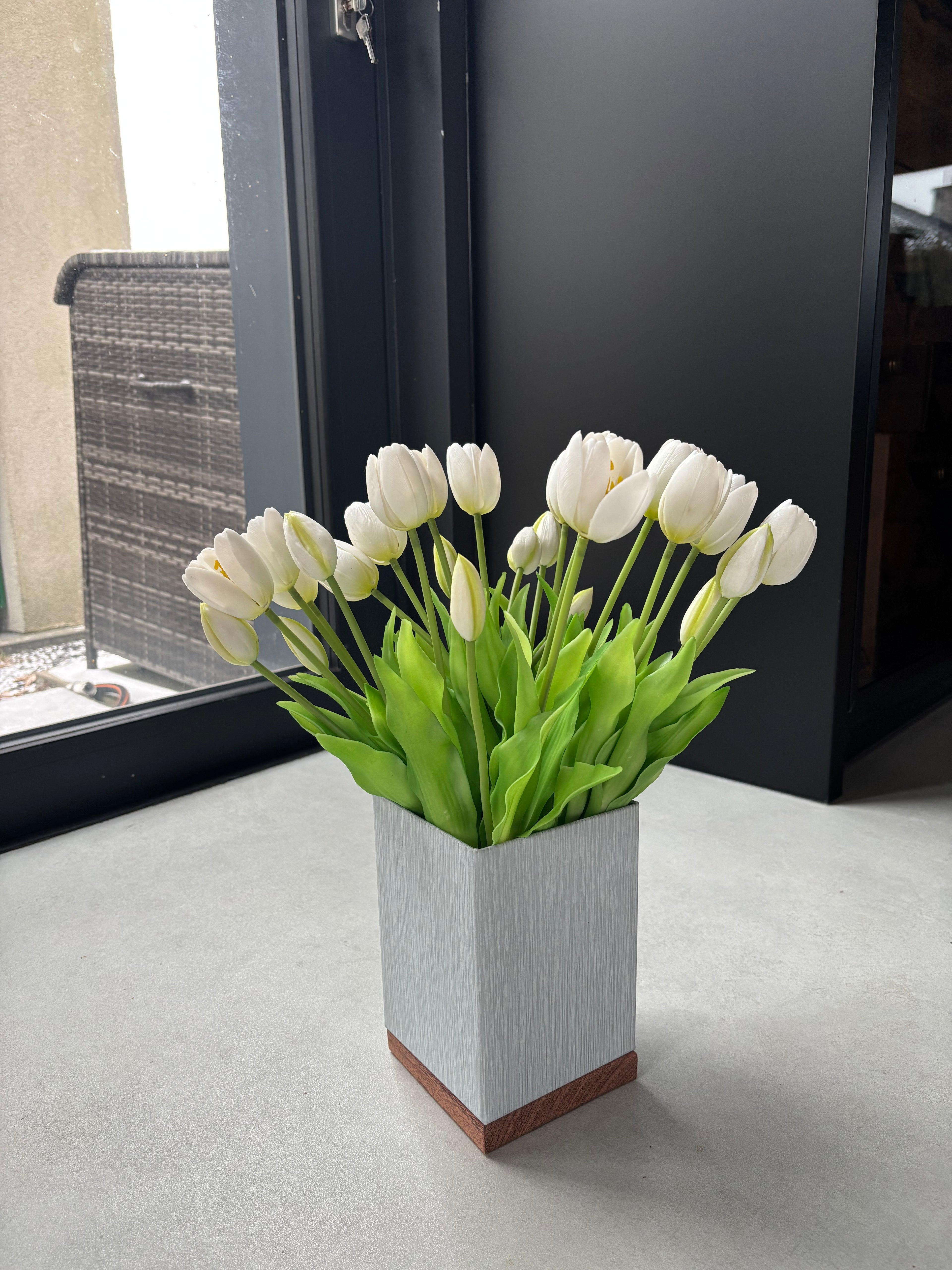 Minimalistic Platinum Set  White tulips